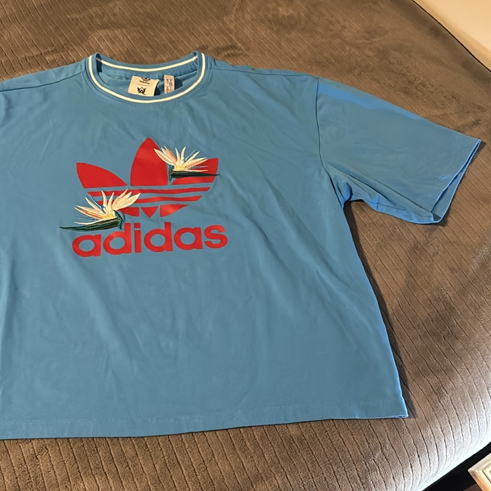 Adidas cropped Tee - Picture 3 of 4
